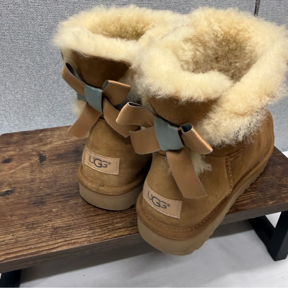 UGG Chestnut Short Suede Boot - Picture 6 of 8